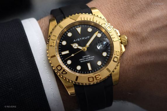 Aistrup Mens 100m Classic Golden Sapphire 40mm